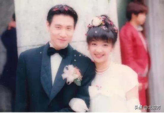 林子祥叶倩文亲密散步如神仙眷侣,叶倩文林子祥各自在一起