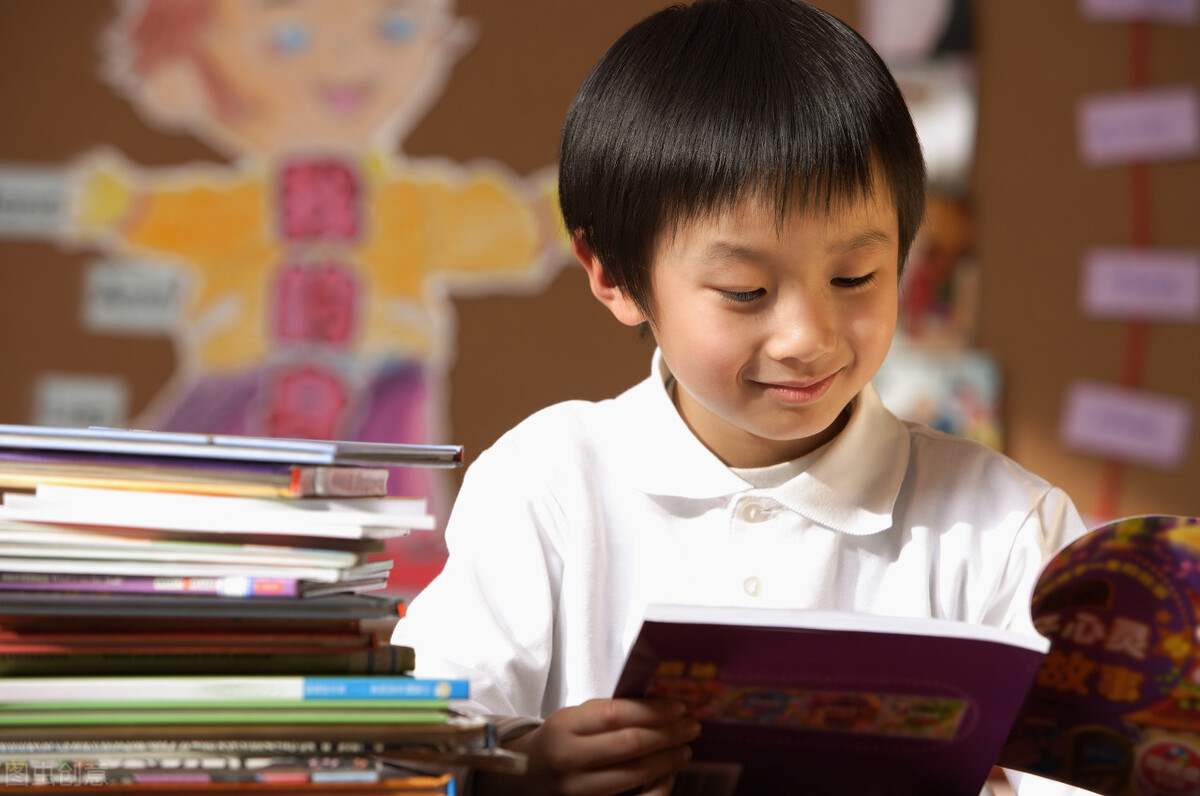 唐诗三百首里的关于读书的诗句,十八首关于读书的古诗