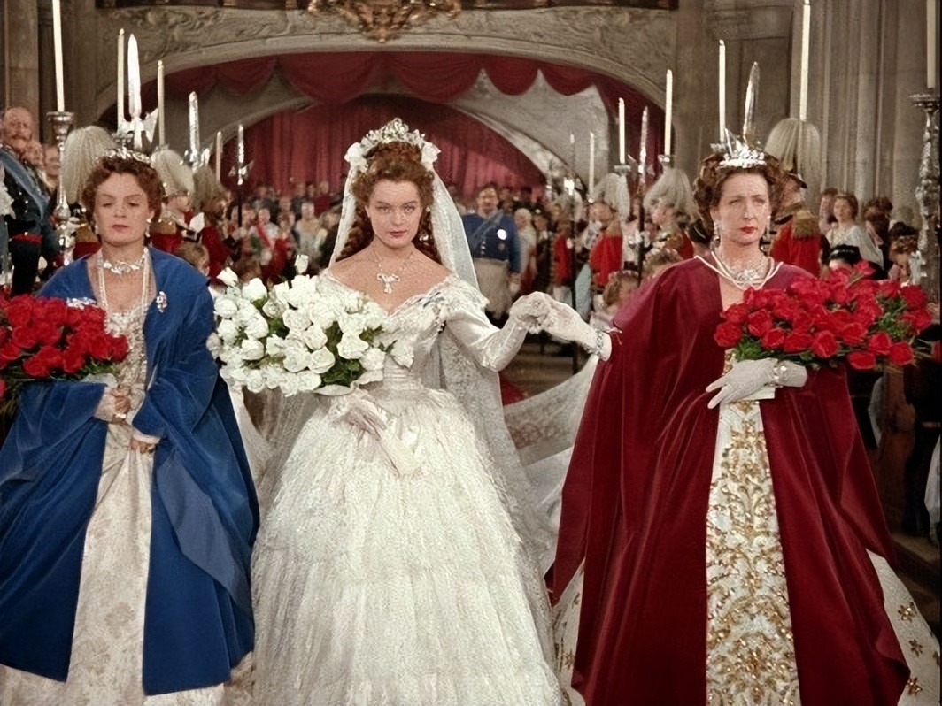 茜茜公主：17岁嫁入王室，长女早夭，独子为爱殉情，61岁香消玉殒