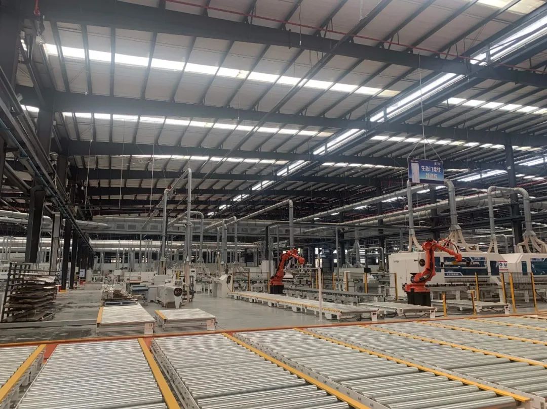 王力智能门窗生产车间现场,王力木门车间