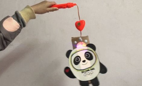 来吧~展示！谁能拒绝花灯版“冰墩墩”“雪容融”