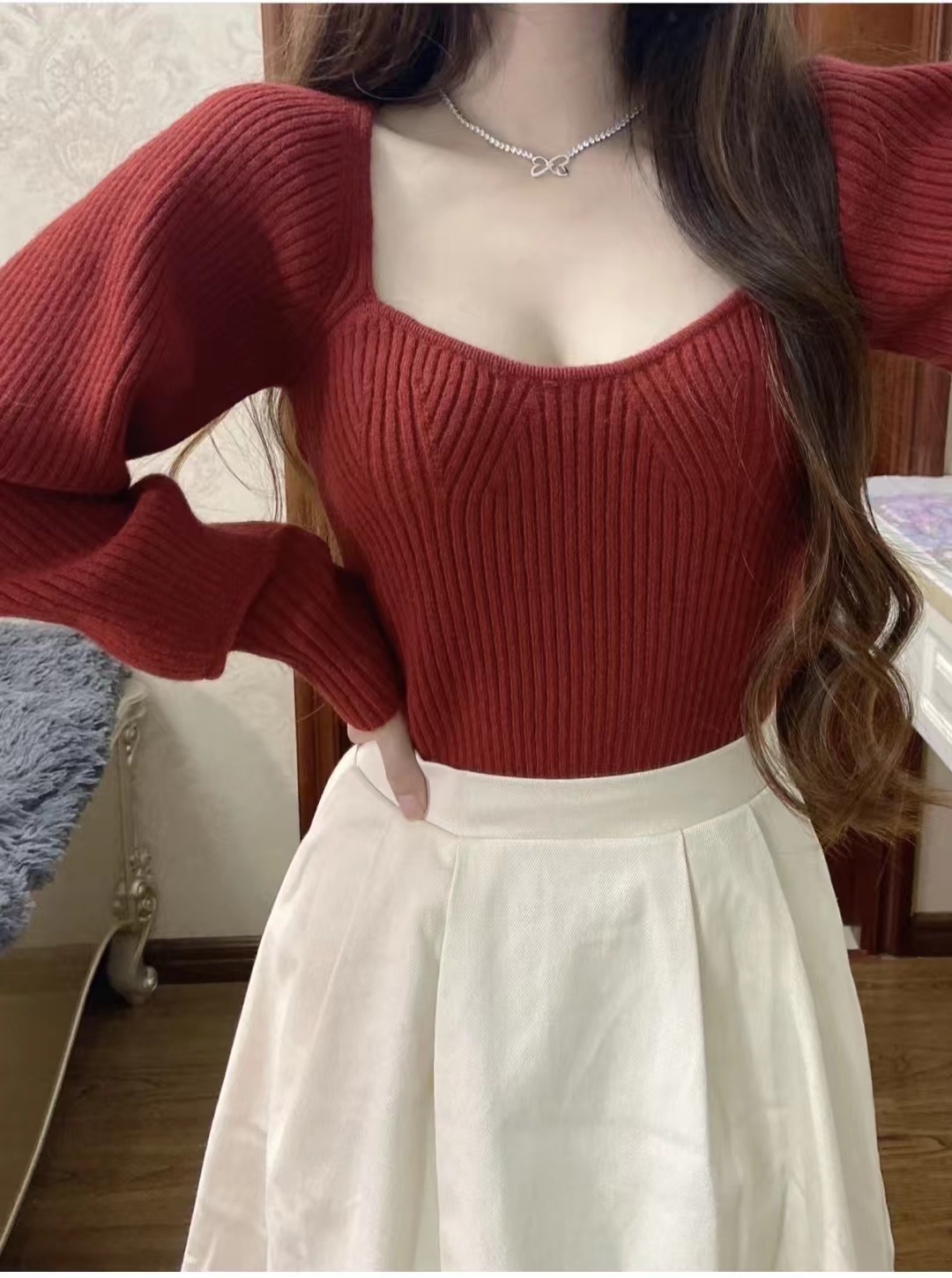 法式蝴蝶结上衣红色,红色搭配深杏色好看吗