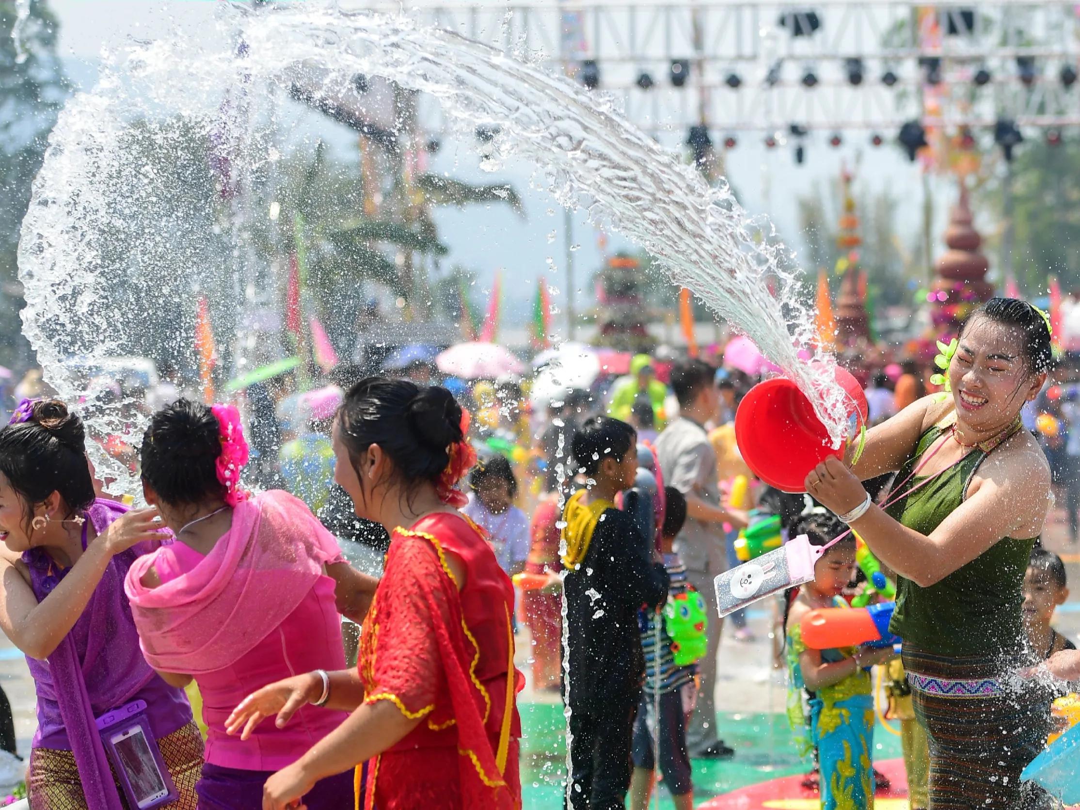 泼水节成陋习,泼水节针对女性群体