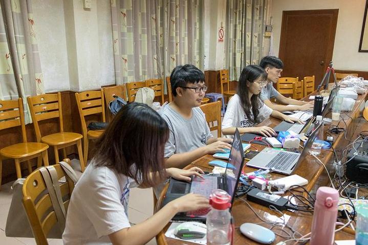 董某雇佣谢某，连着3天凌晨蓄意下单，让某南京店铺损失近15万