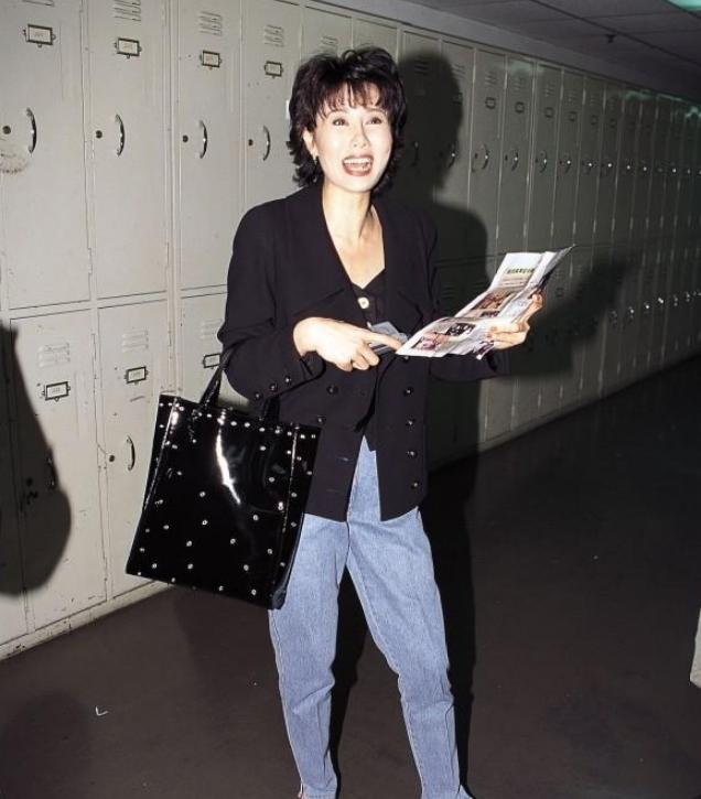 嫁入豪门从不炫富的三位女明星,娱乐圈钻戒最豪华的女明星