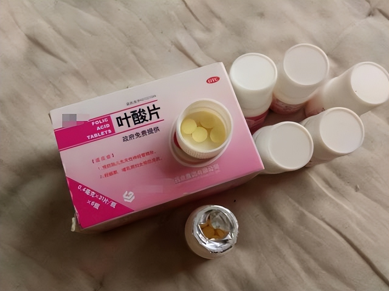 45岁女性吃叶酸有什么好,40岁后每天一片叶酸有副作用吗