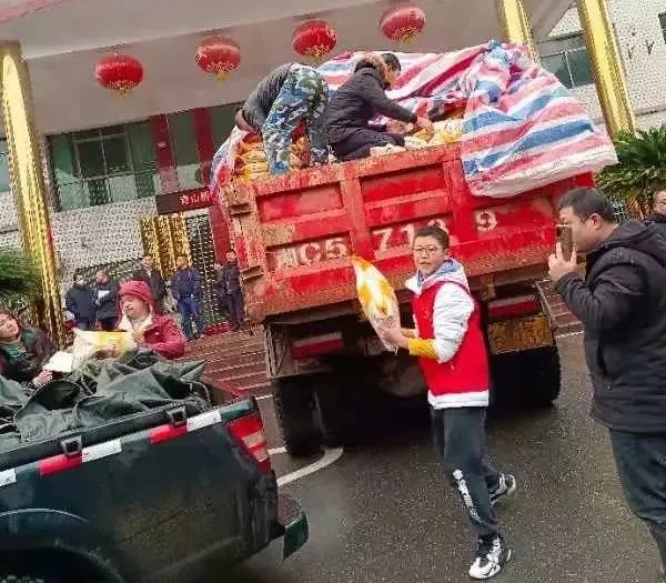 节前送温暖共迎幸福年,节前送温暖