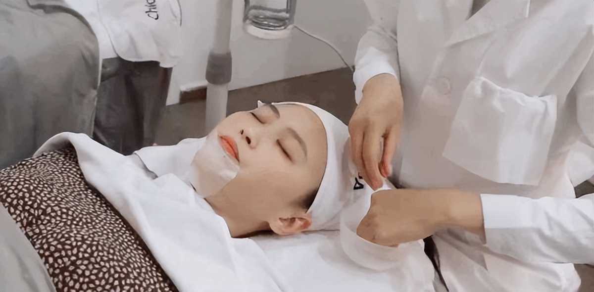 鼻子黑头感觉脏脏的,草莓黑头怎么去除最有效