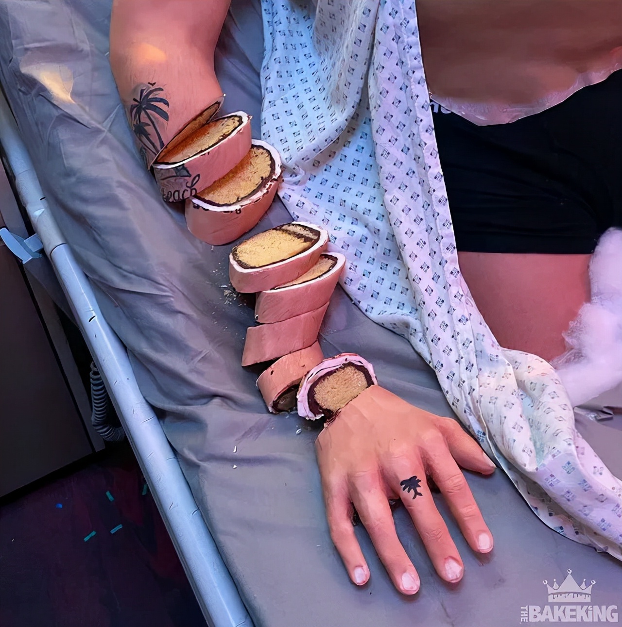 外国小哥制作魔法蛋糕,人体模型蛋糕