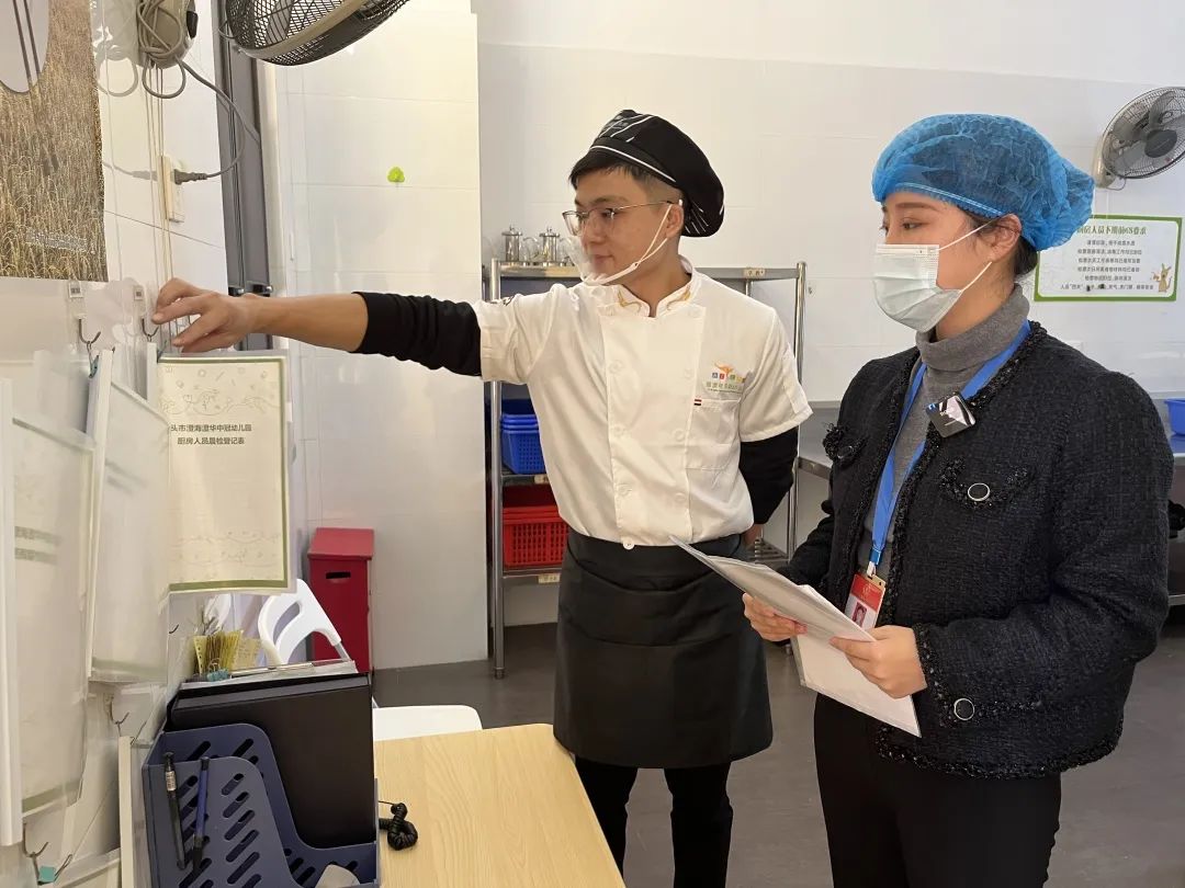 汕头市食品安全协会“食安在线”栏目组走进国澳希尔斯中冠幼儿园