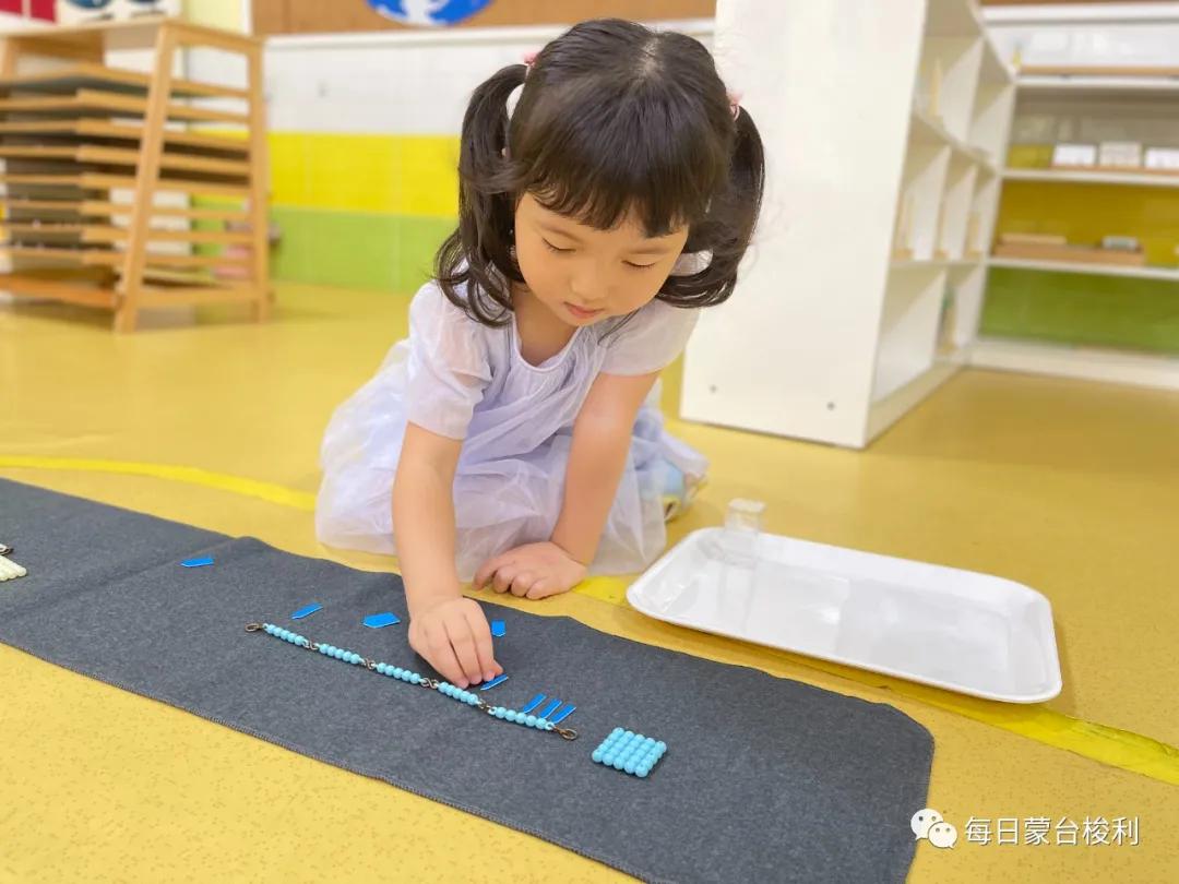 小孩通过哭闹要挟父母实例,当孩子用哭要挟时如何应对