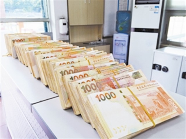 香港富豪霍英东：港澳陆我可以横着走，不用带任何保镖