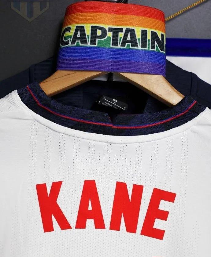 对阵伊朗，英格兰队长哈恩一上场就吃黄牌？彩虹袖标是啥物件