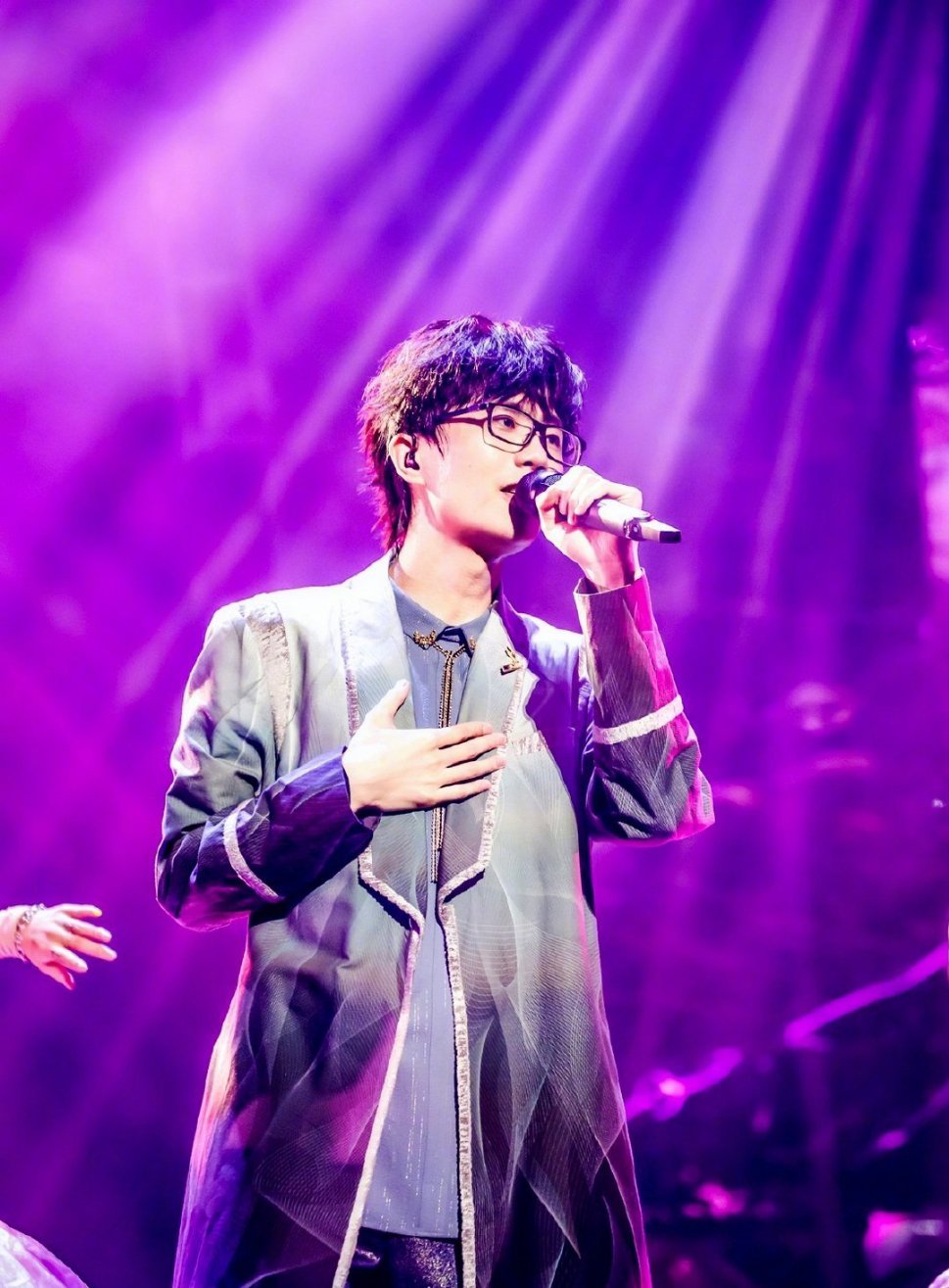 湖南卫视跨年晚会2024有许嵩吗,许嵩湖南跨年演唱会开场介绍