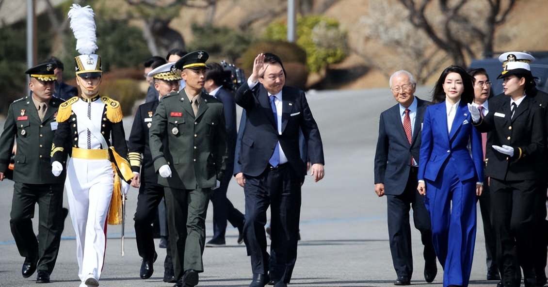 韩第一夫人访美韩服造型,韩第一夫人着装