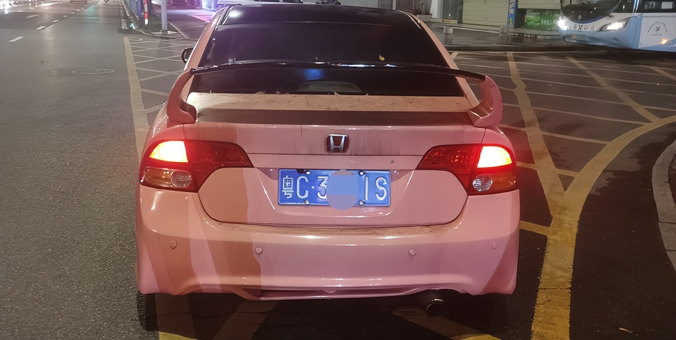 珠海交警追捕精神小伙飙车视频,珠海五辆摩托车被抓