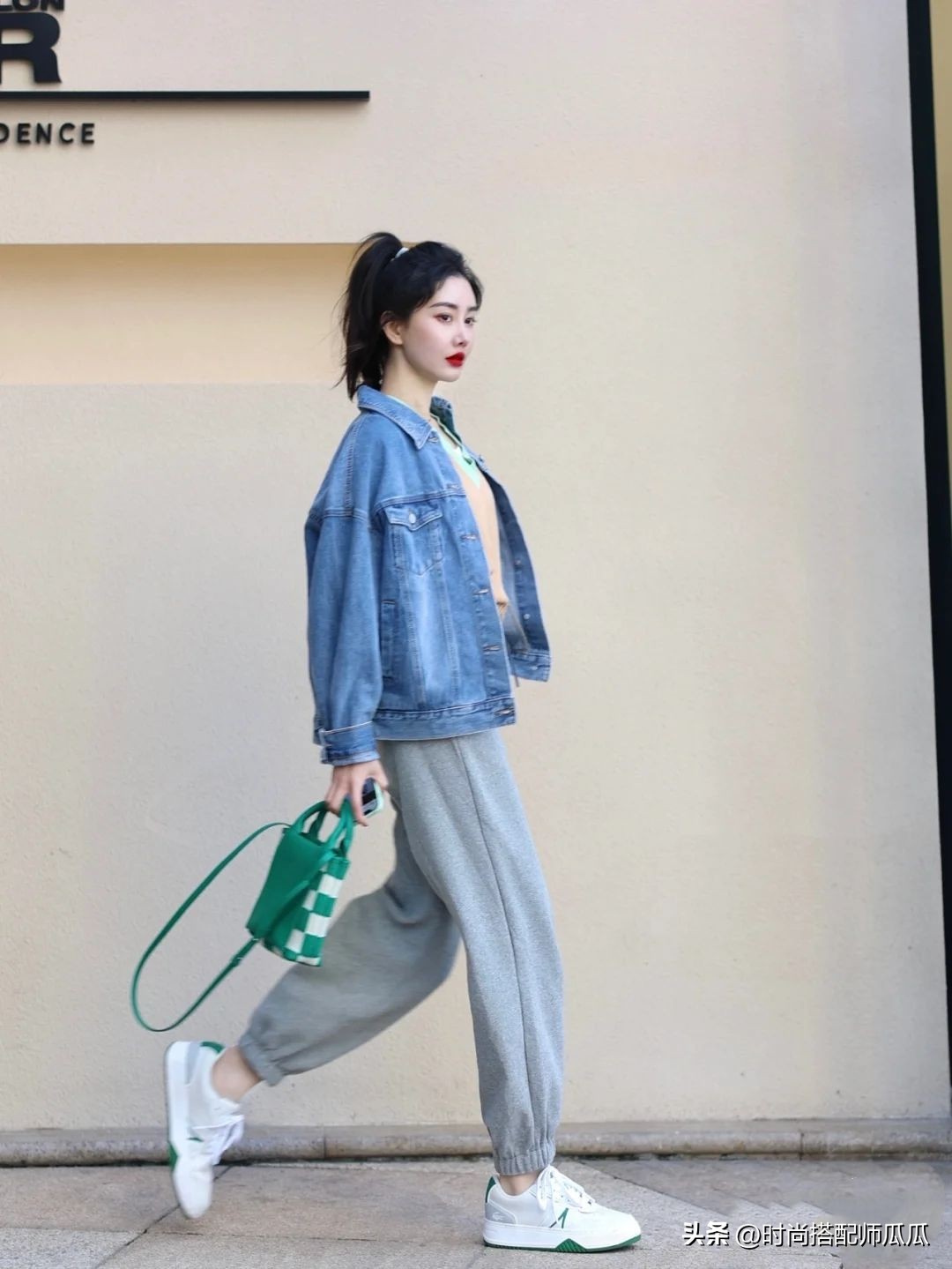 今年“运动裤”变的好时髦！混搭卫衣、西装，意外的洋气好看