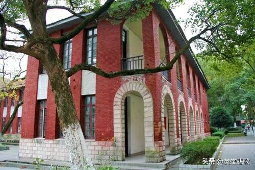 在陶瓷界景德镇陶瓷大学的地位,景德镇陶瓷学院和陶瓷大学的区别