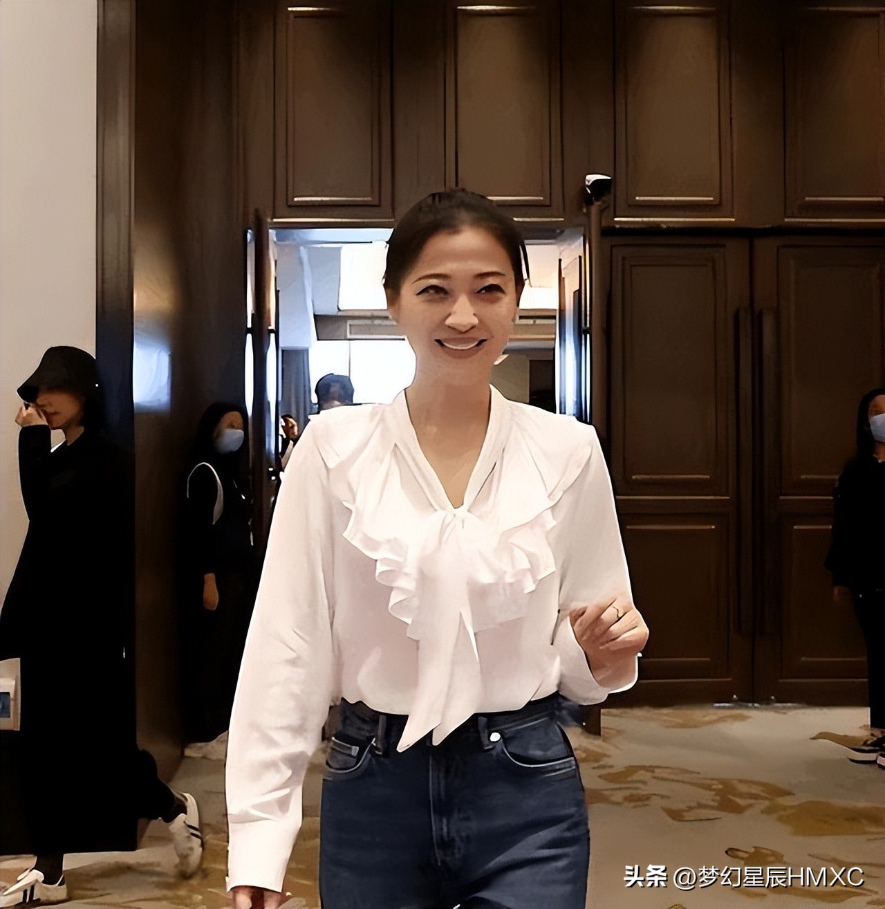 女人为什么不建议涂口红呢,中年女人涂什么口红