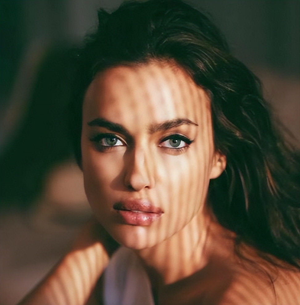 c罗与名模伊莲娜金童玉女的爱情,c罗前任伊莲娜看世界杯