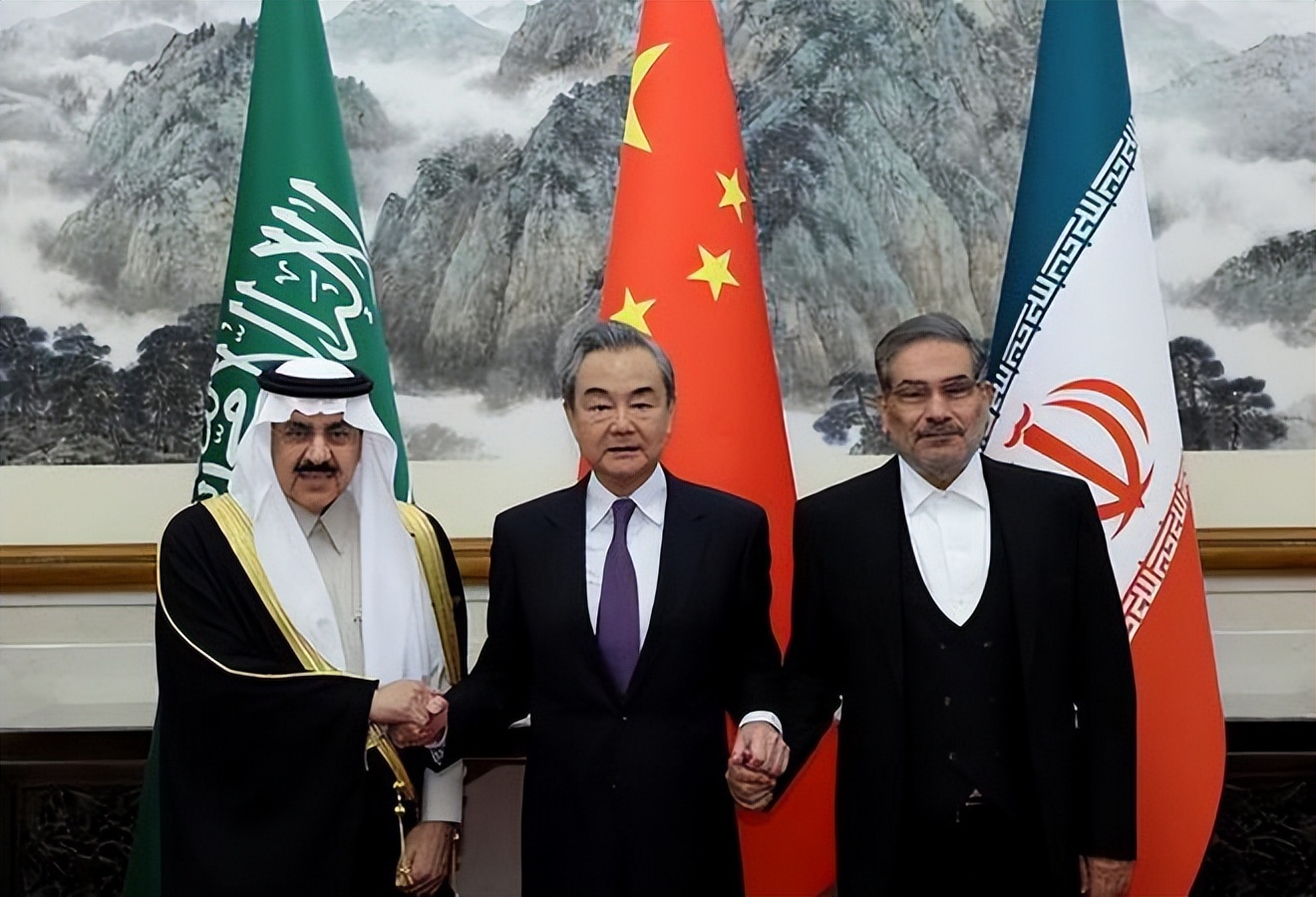 中国一招瞒天过海连赢三场，西方情报界全碰壁！美国面子丢了又丢