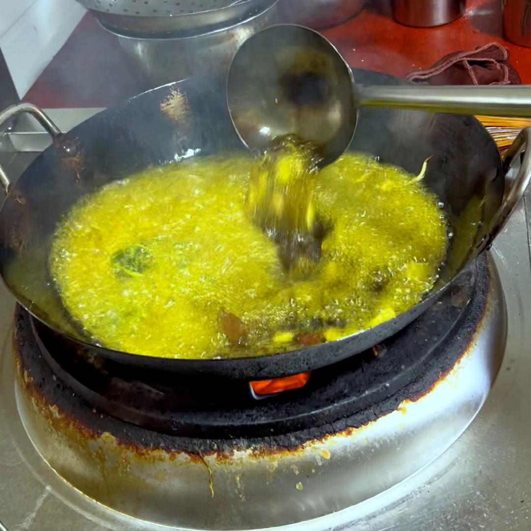 陕西油泼辣子面最正宗做法,油泼辣子面条的家常做法