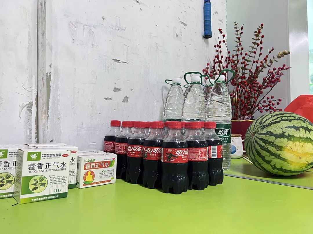 致敬高温下的劳动者|“天气热迟点送没关系”，顺义快递员收获暖心事