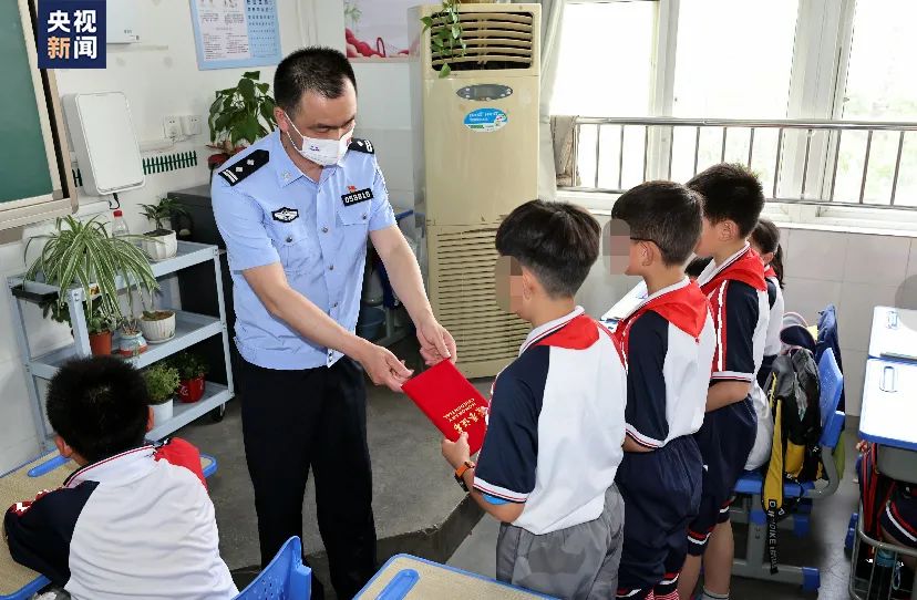 警察叔叔看见陈立农,警察叔叔看见猫头鹰