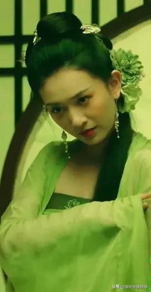 雪中悍刀行:“奶甲”鱼幼薇，低头不见脚尖，剑舞翩翩惹人醉！