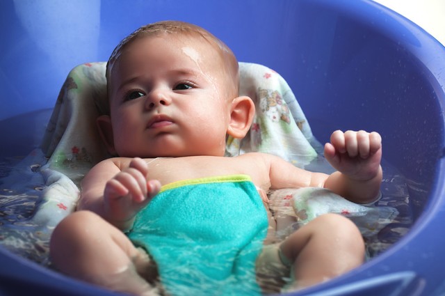 宝宝反复出湿疹热疹怎么办,宝宝脸上湿疹摸上去粗糙热了发红