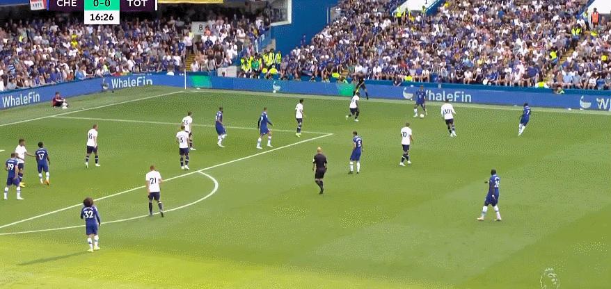 孔蒂临场指挥蓝军,足球锋线无力