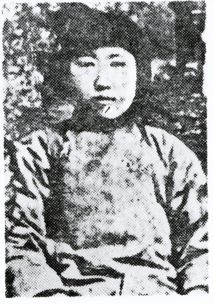 “巾帼女英雄”刘桂贞：肠子流出2寸坚持战斗，被授予上尉军衔！