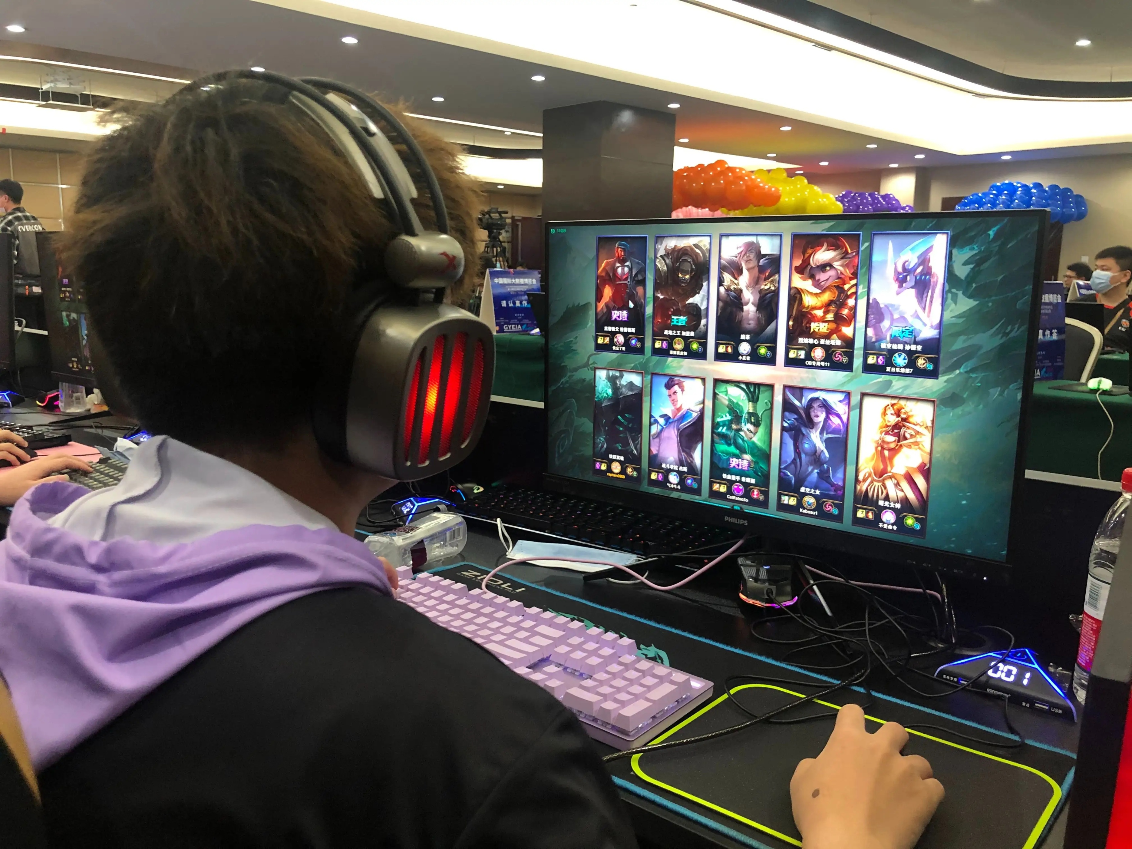 都以为办公室很轻松实际上很累,在办公室上班最累的样子想休息