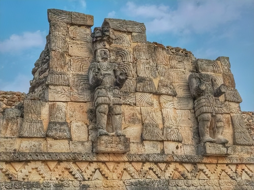 阿古达·费尼克斯的纪念建筑与玛雅文明兴起的相关研究（下）