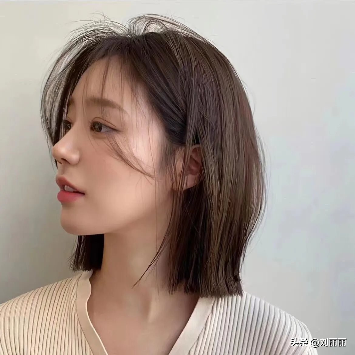 头发造型女中长发最新款,今年流行的头发造型女短发