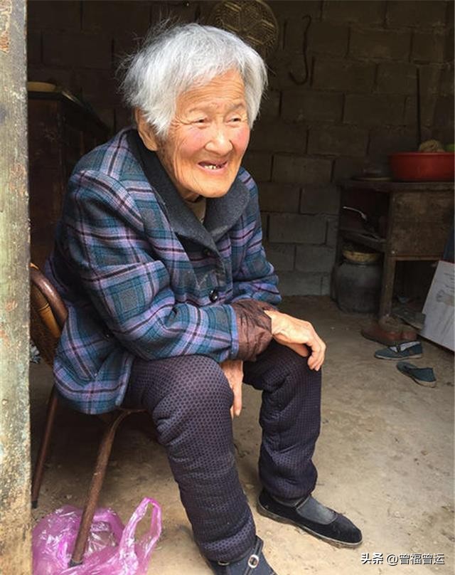 百岁老人去世家人才知道真实身份,80岁老人去世前说出真实身份