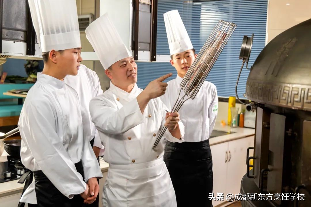 做铁板烧厨师怎么样才有出息,30几岁了还在做厨师有出息吗