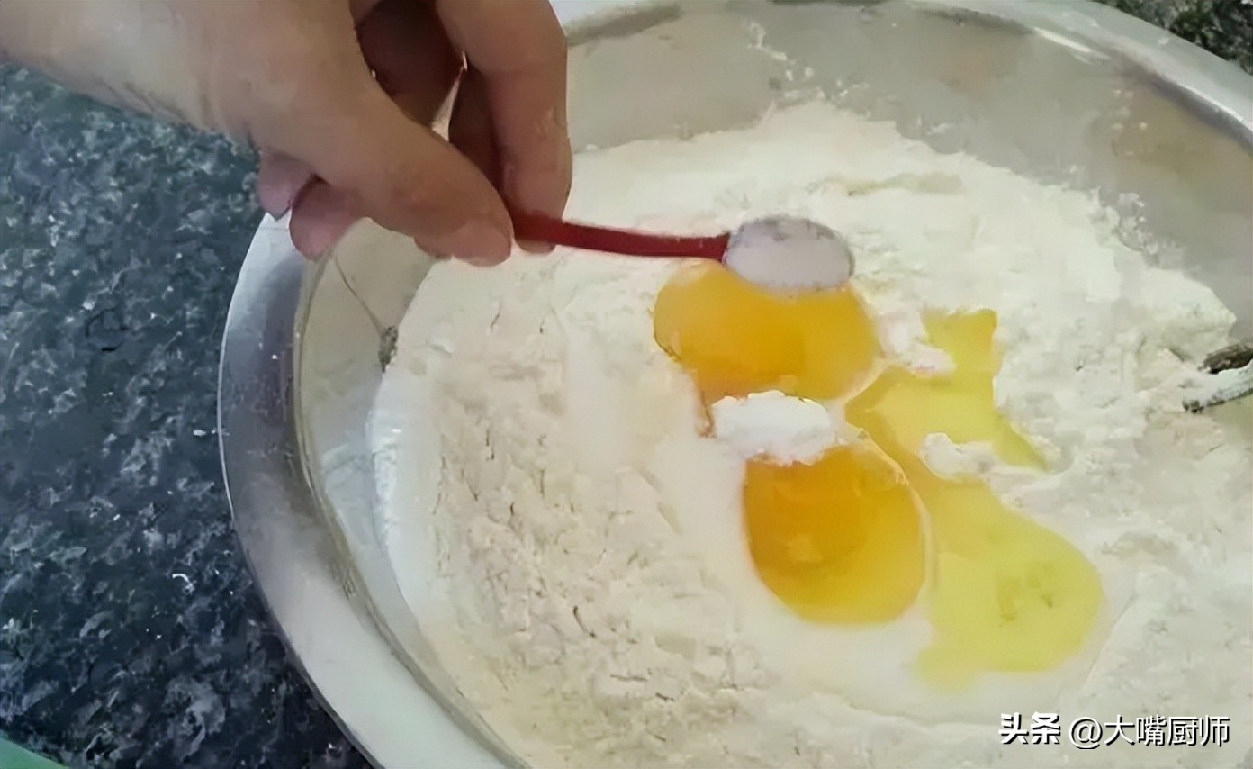 擀饺子皮的小技巧,擀饺子皮时用什么粉才不会粘