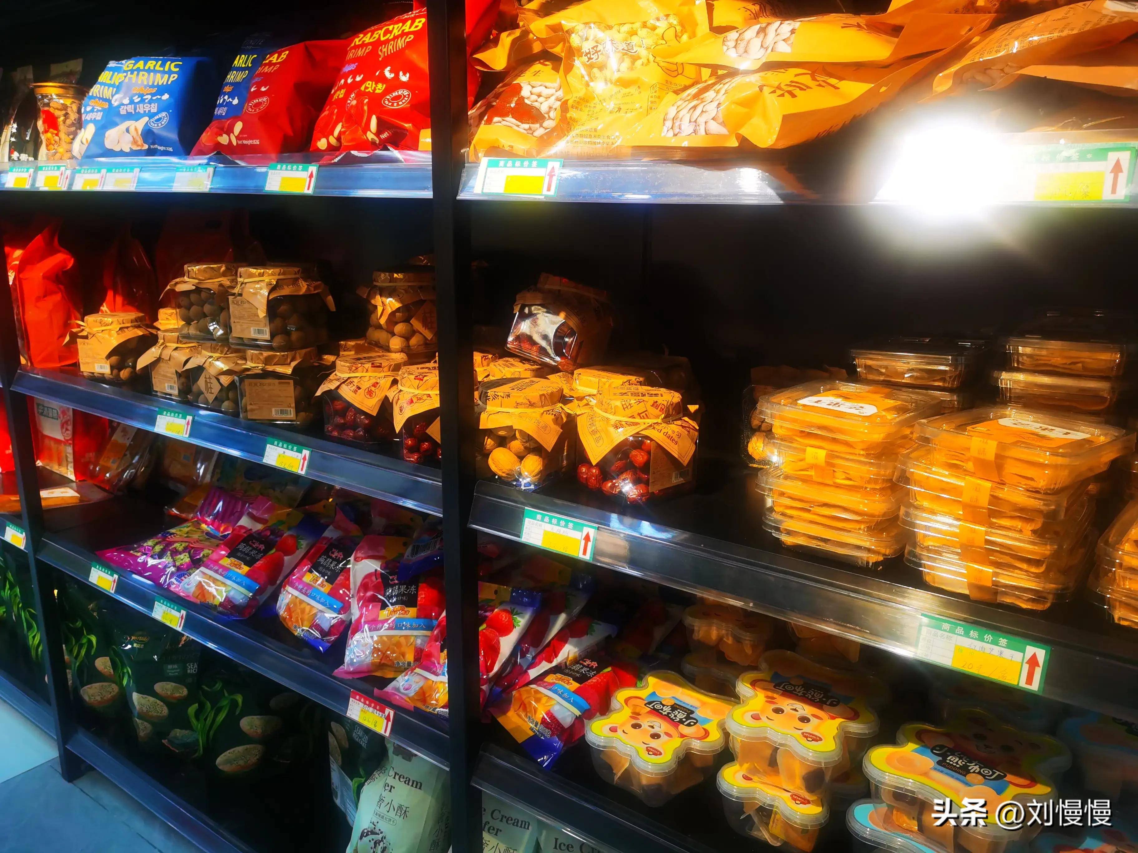 90后小伙卖水果一个月收入30万,做水果生意一年赚700万