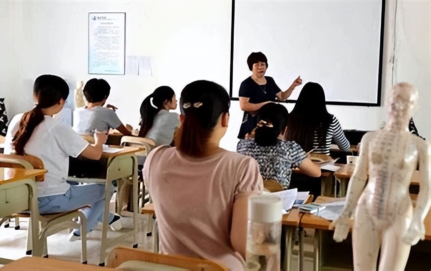 90后转行做月嫂,90后小伙转行做催乳师