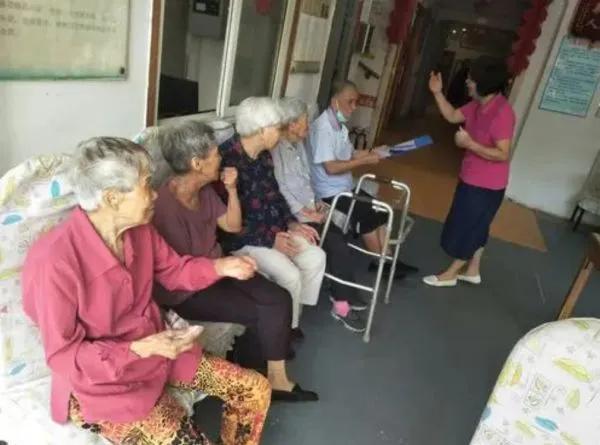 年轻人不能太贪心,年轻人不愿意生孩子就是自私么