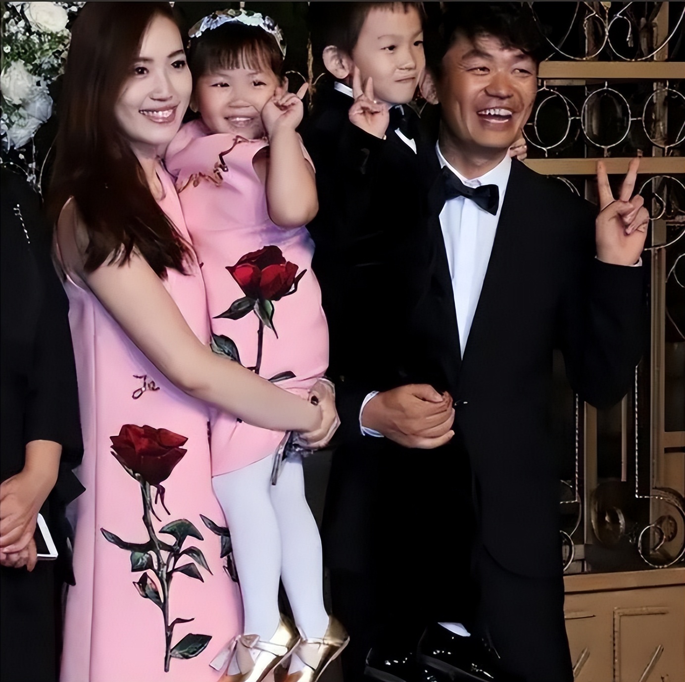 王宝强与马蓉离婚后的生活对比,王宝强离婚给马蓉分了多少钱