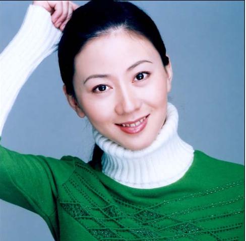 事实证明，为了钱选择当“裸模”的汤加丽，已经走上了另一条大道