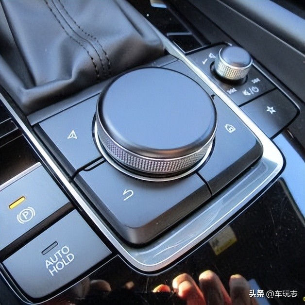 马自达3两厢版2024款,2023款马自达32.0质擎版配置