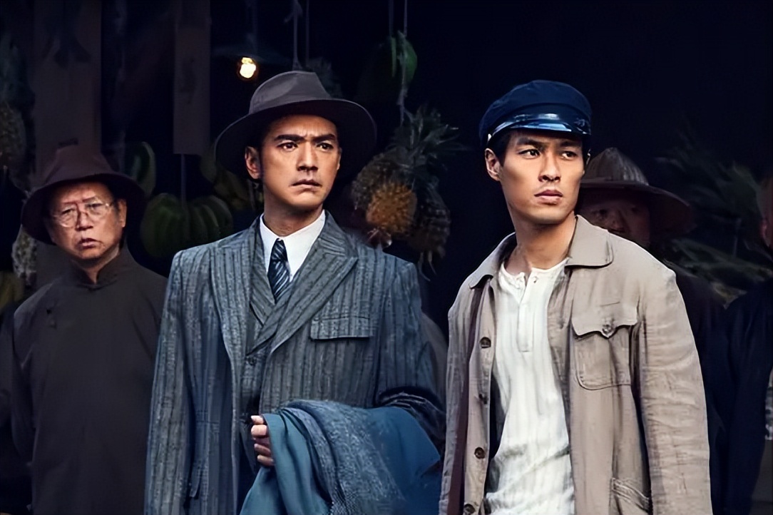 寻求集体认同的救助者，是生与死的过渡性标准，连通众人伦理情感