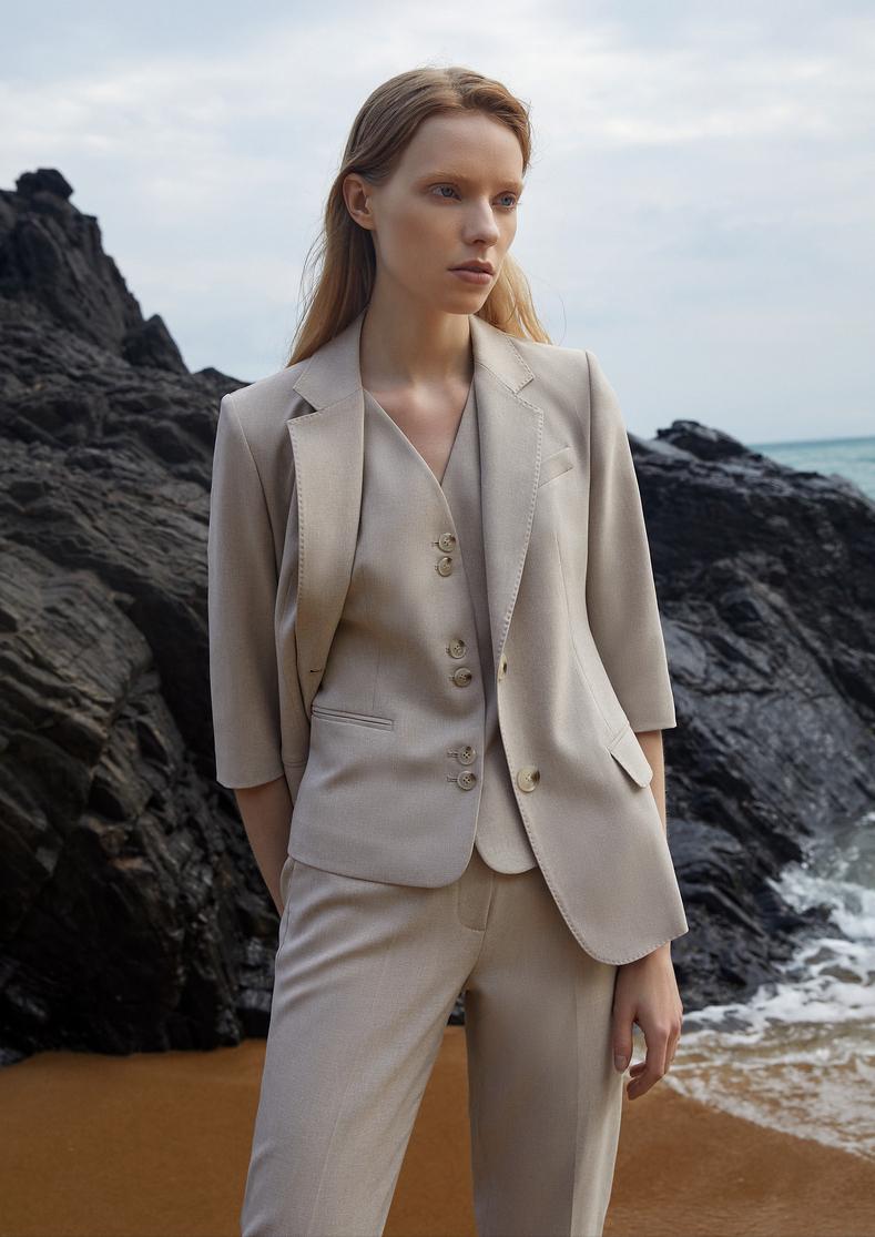 什么牌子的衣服适合30-40岁女士穿,哪种牌子的衣服适合30多岁女性穿