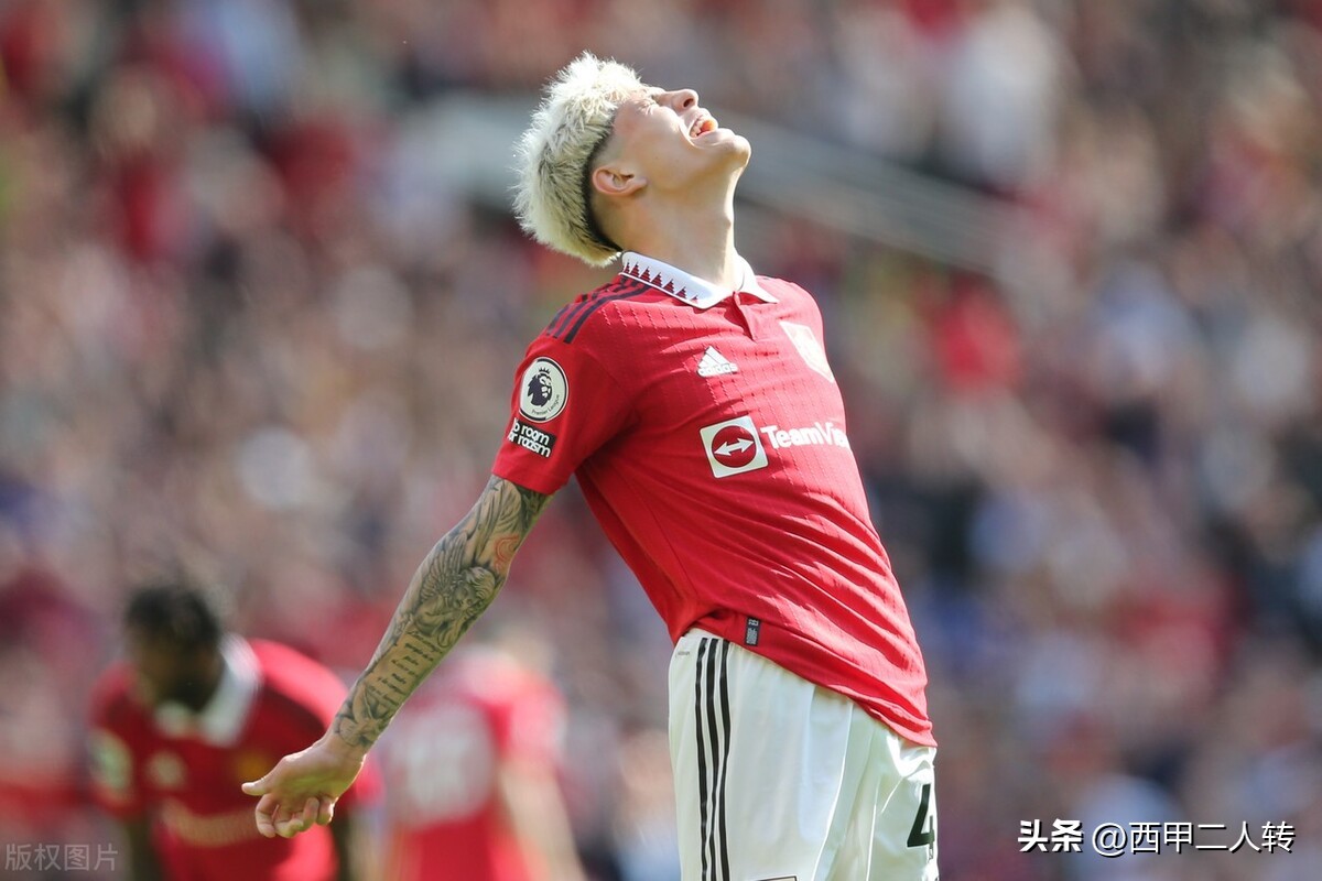 阿根廷球员做c罗的庆祝动作,c罗球迷庆祝动作