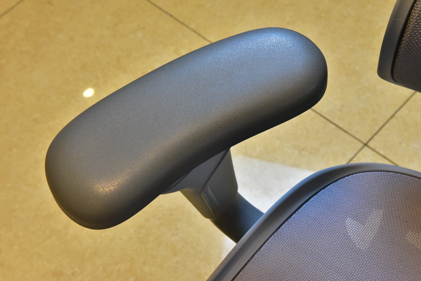 这是一把将护腰做到极致的人体工学椅，网易严选工程师系列体验