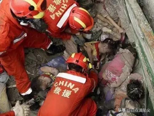 汶川地震15个感人瞬间,汶川地震14周年催人泪目的瞬间