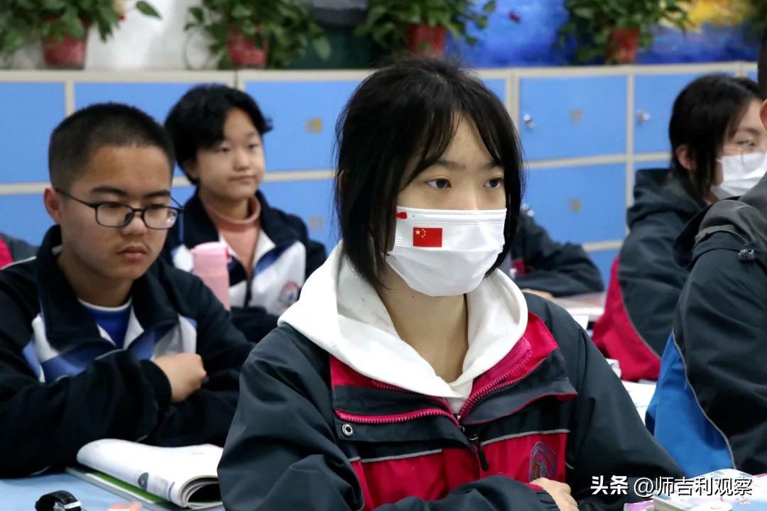 咸阳彩虹高中五四青年节,清明缅怀先烈致敬英雄主题班会